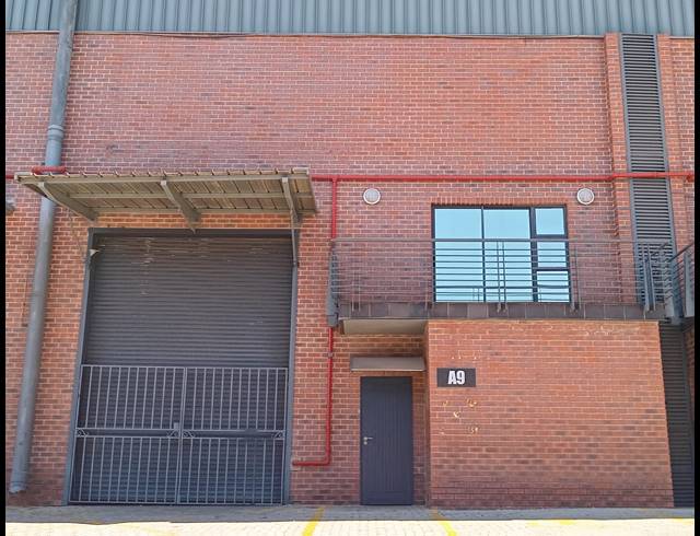 302M² WAREHOUSE TO LET IN LASER PARK
